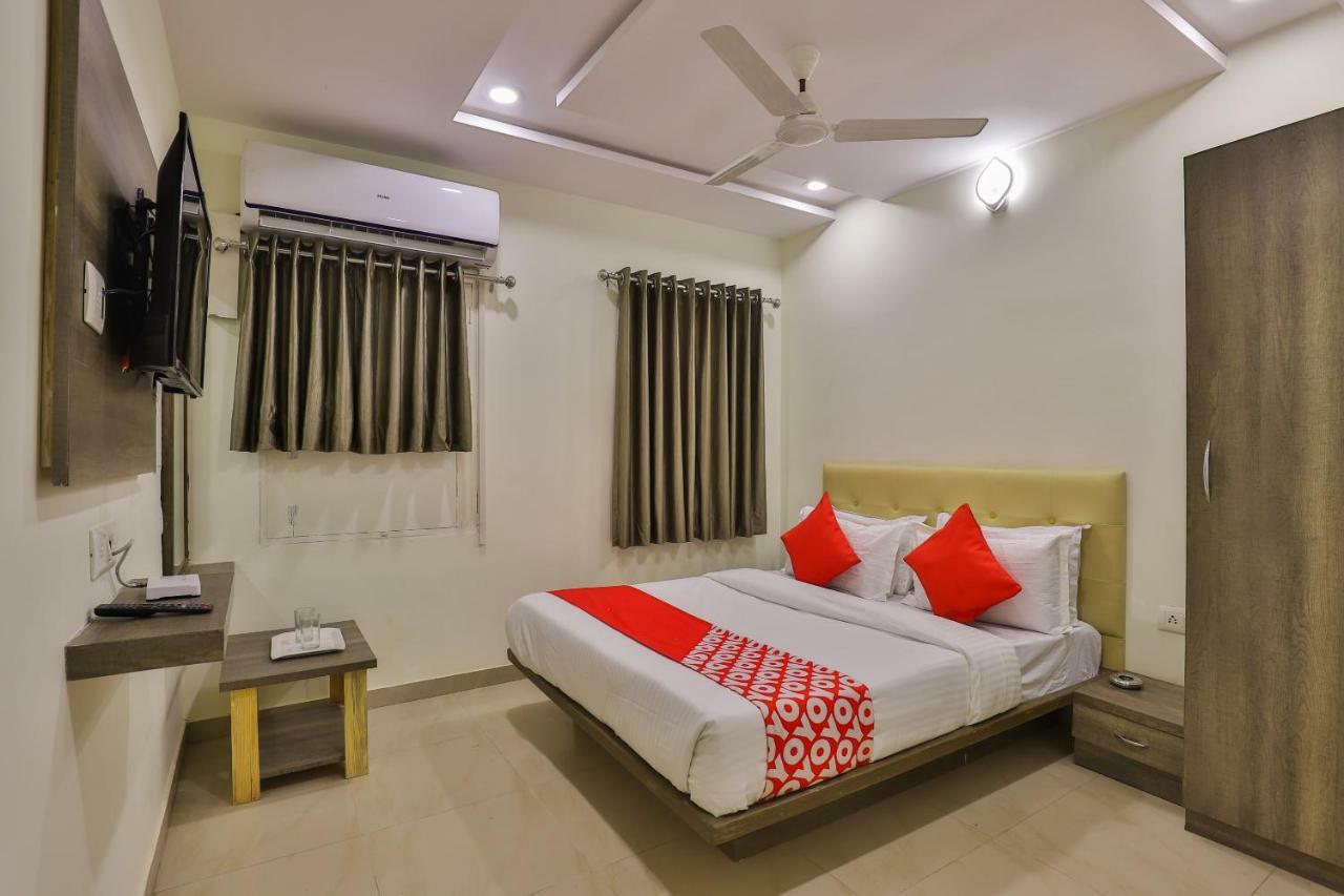Oyo 26999 Hotel Sg Ahmedabad Exterior photo