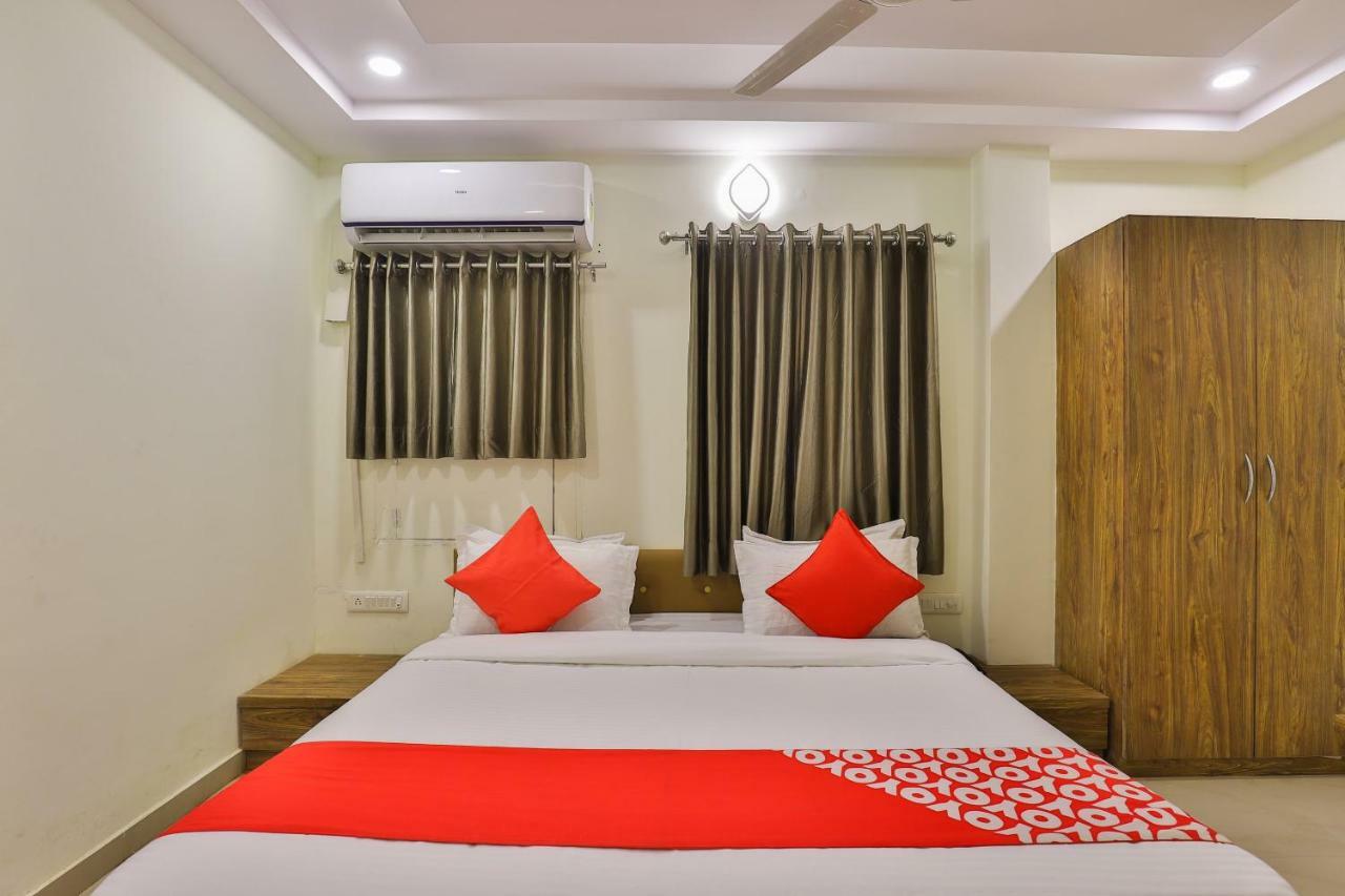 Oyo 26999 Hotel Sg Ahmedabad Exterior photo
