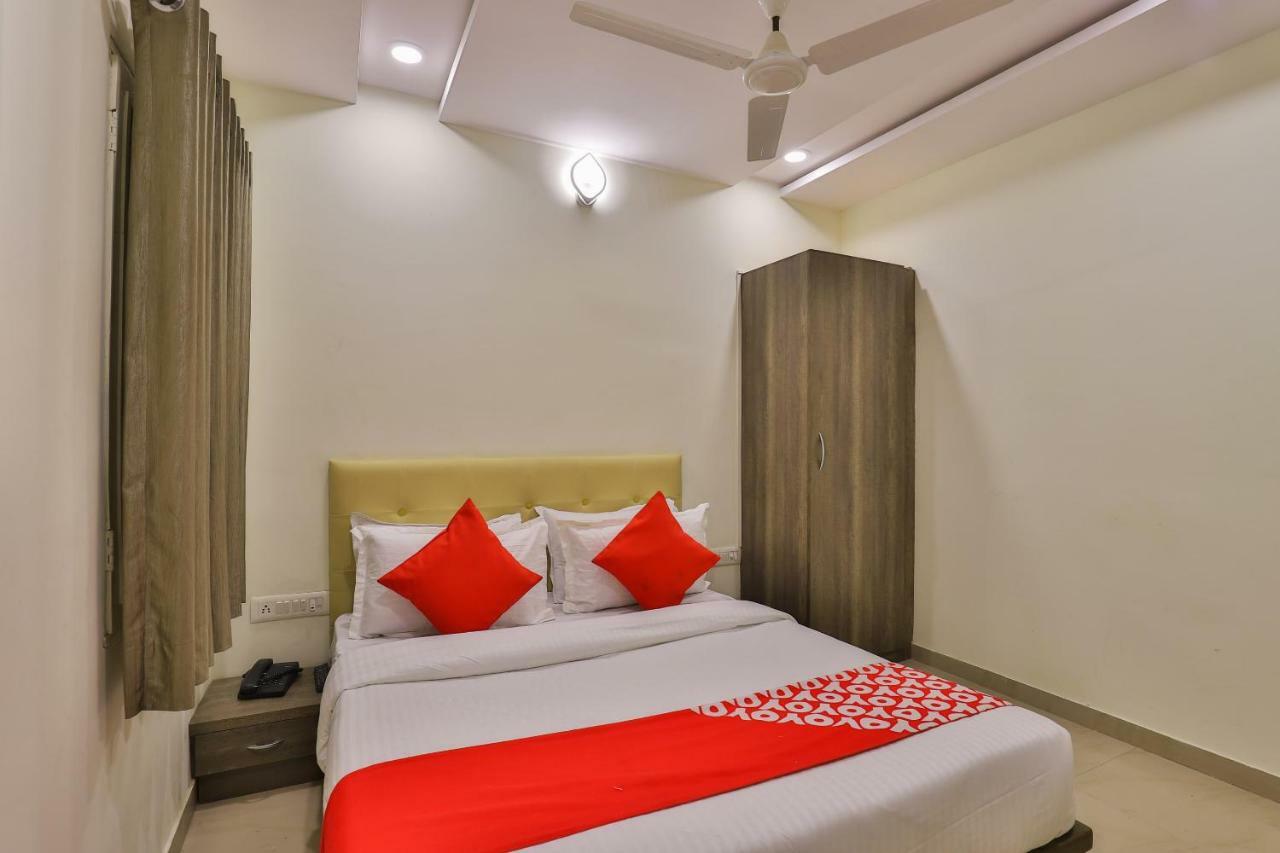 Oyo 26999 Hotel Sg Ahmedabad Exterior photo