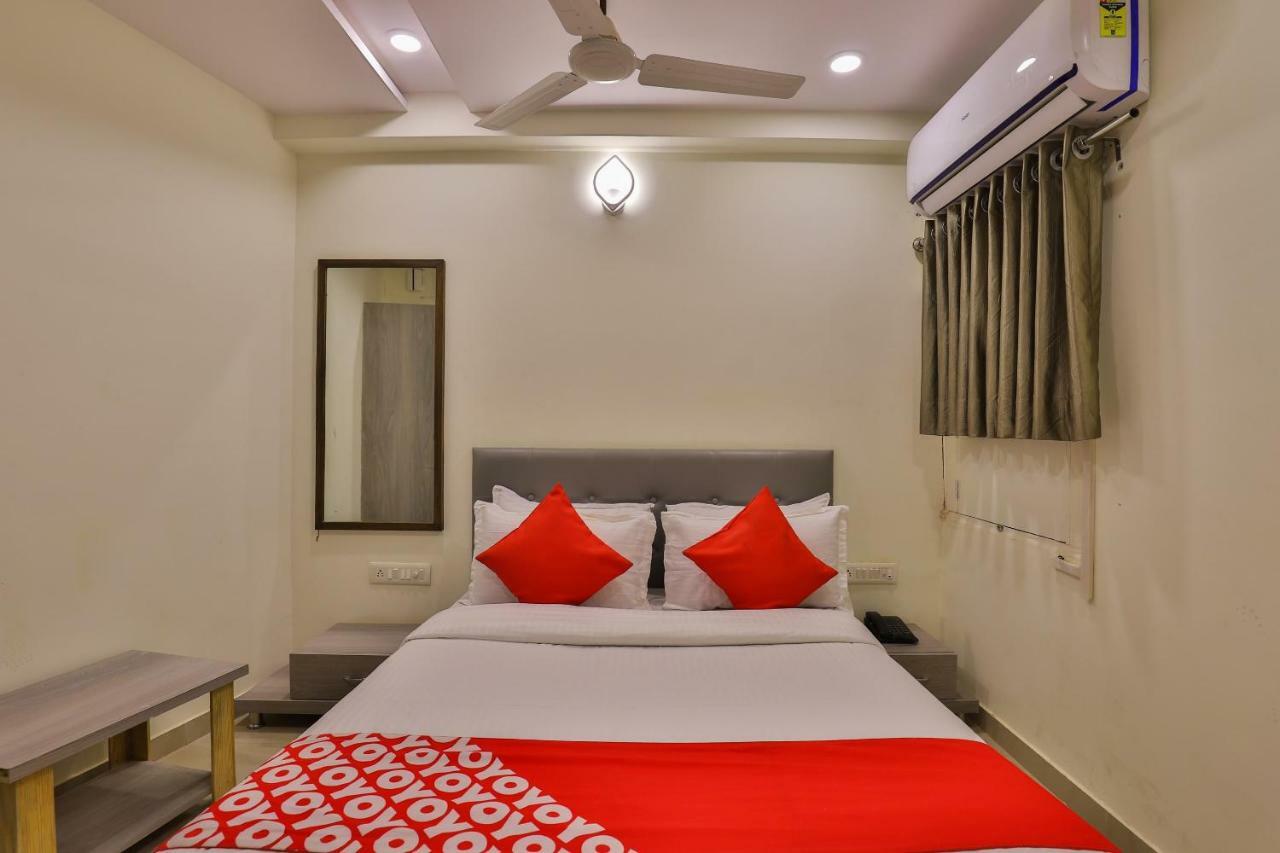 Oyo 26999 Hotel Sg Ahmedabad Exterior photo
