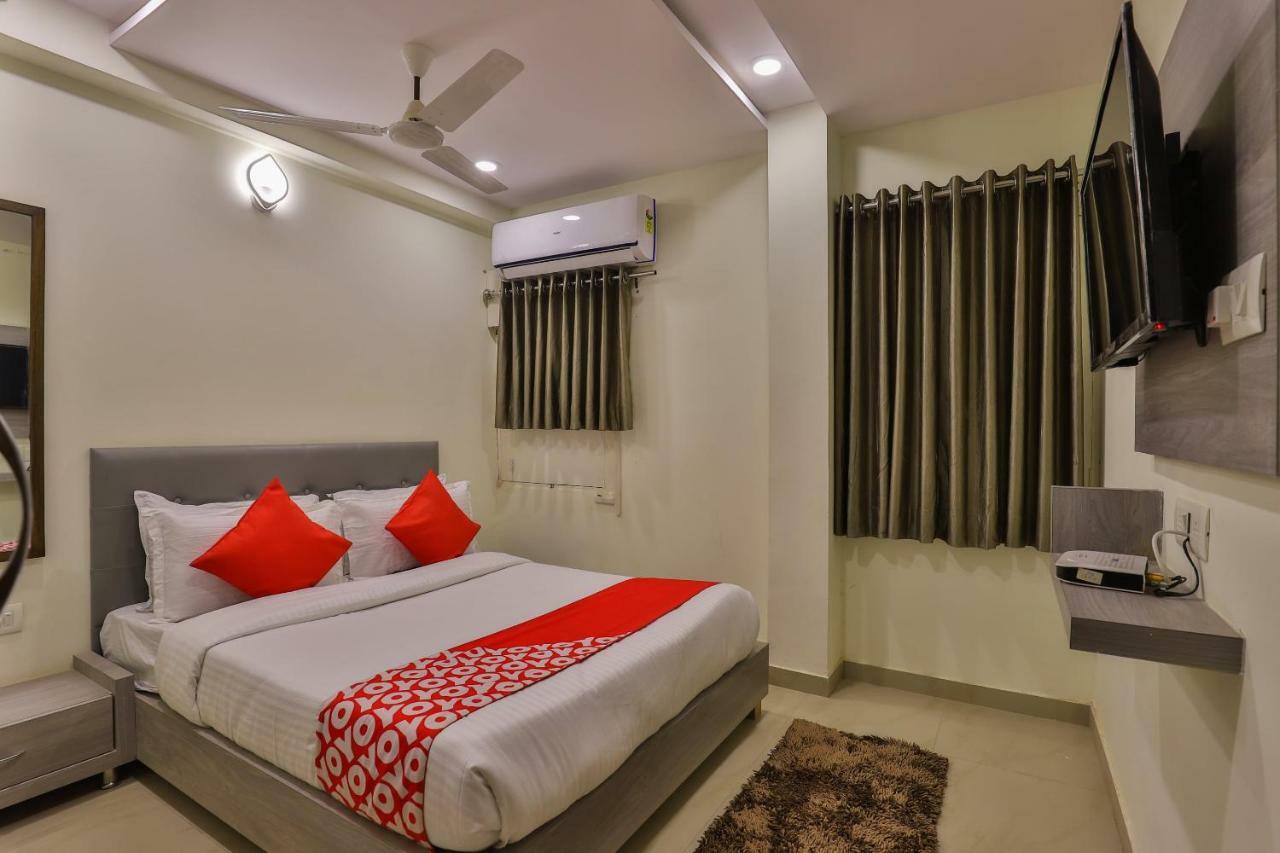 Oyo 26999 Hotel Sg Ahmedabad Exterior photo